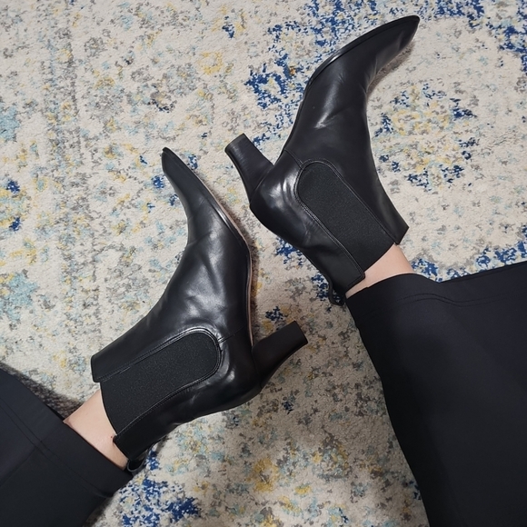 Michael Kors Leather  Mid Heel Ankle Boots Size 8M - Picture 2 of 10